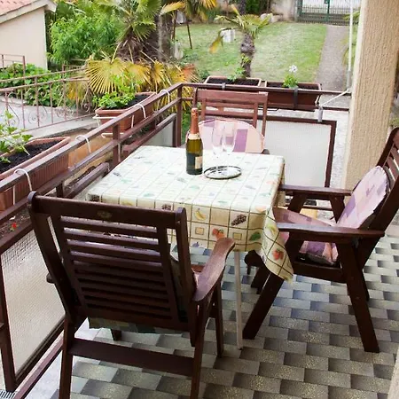 Uzila Family Apartment *