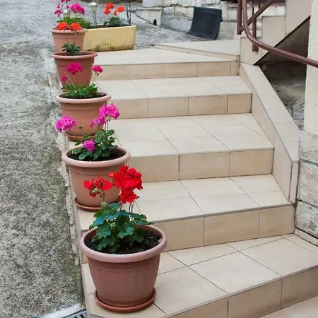 Uzila Family Apartment *