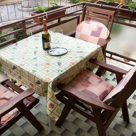 Apartment Uzila Family